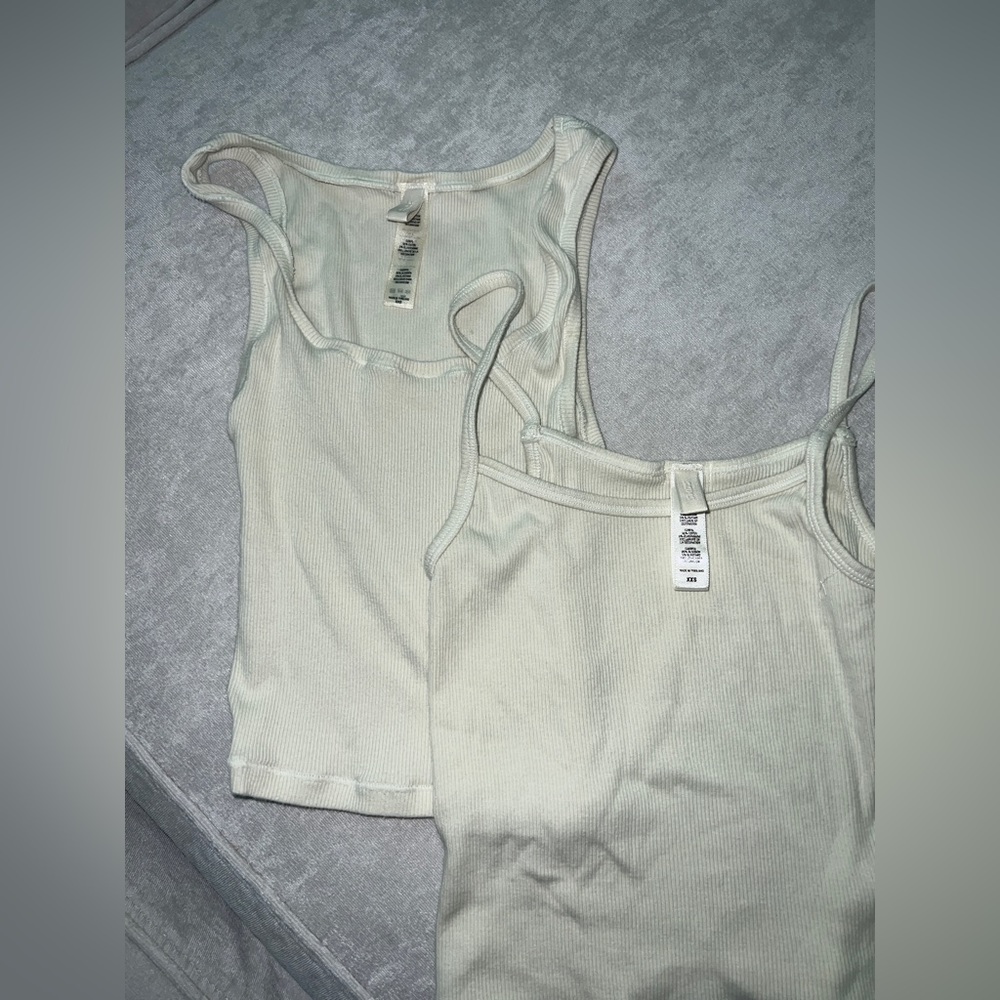 2 SKIMS ORIGINAL CROPPED TANKS. Color BONE. SIZE XXS. In great condition!